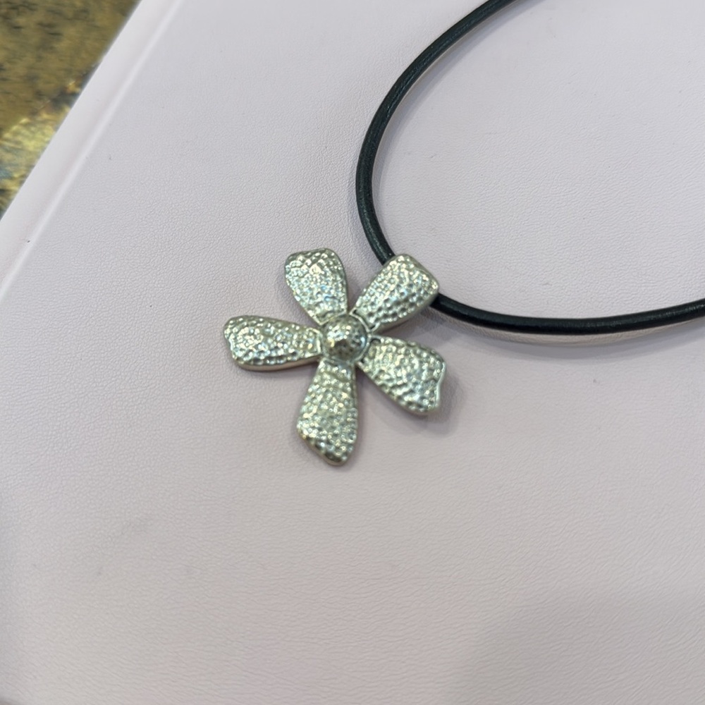 Silpada Sterling Silver Flower Pendant and Earrings - Picture 2 of 3